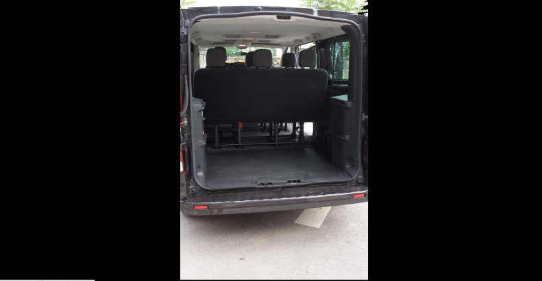 8 seater minivan vienna transfer rear